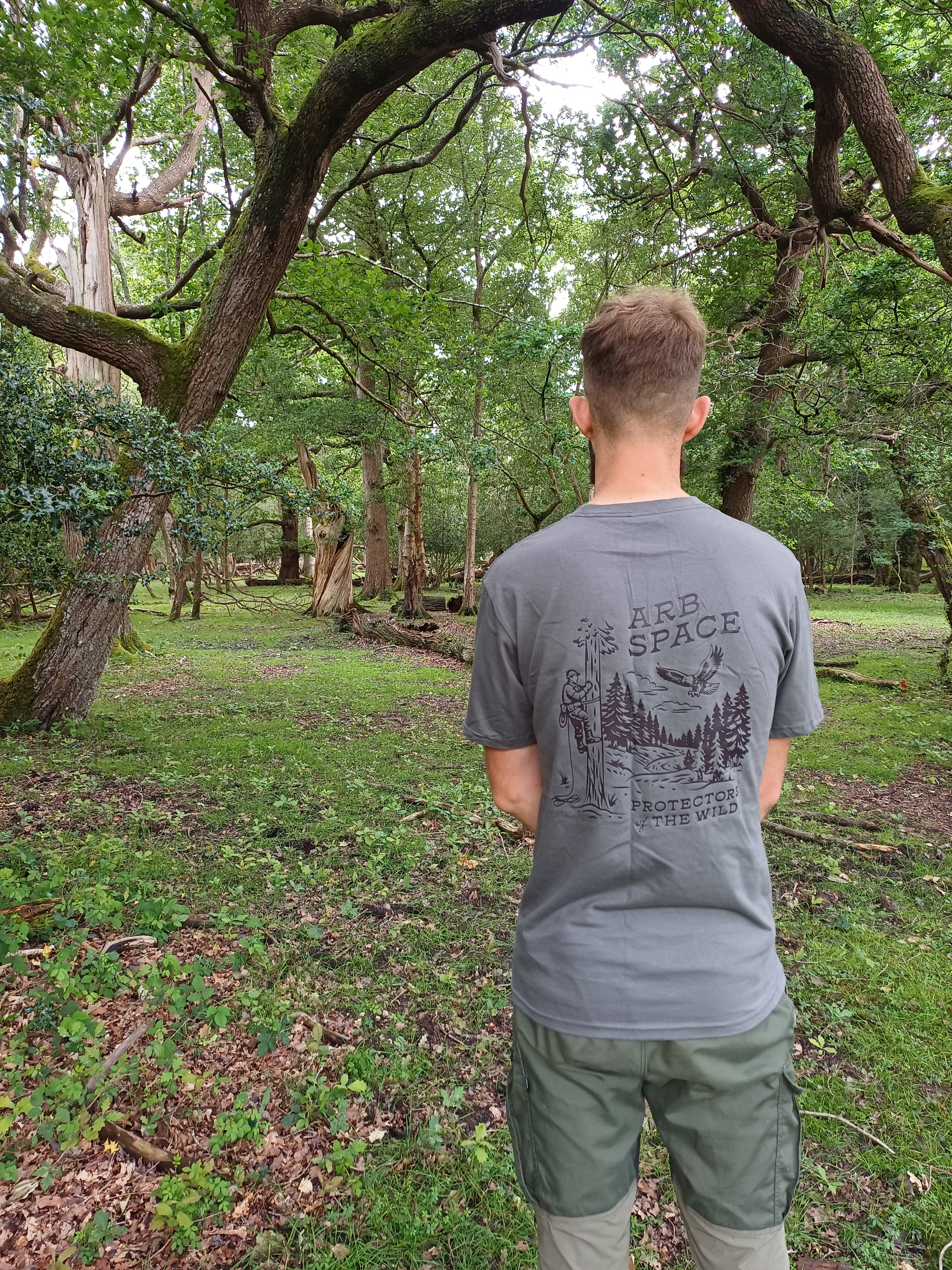 The Tree climber (Charcoal - Short)